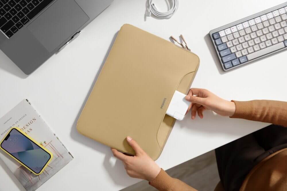 Túi xách Tomtoc A21F2 (USA) The Her Handbag MacBook 15-16 inch 13 Túi xách Tomtoc A21F2 (USA) The Her Handbag MacBook 15-16 inch sở hữu khả năng chứa đồ đáng kinh ngạc